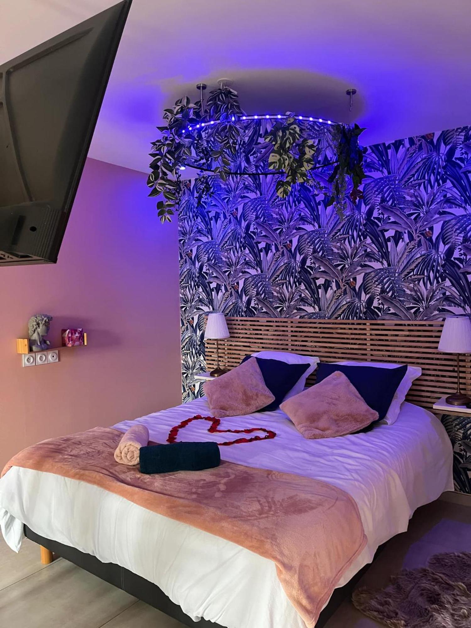 Bulles De Plaisir Hotel Saint-Maurice-l'Exil Bagian luar foto